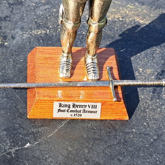 King Henry VIII Pewter Statue Combat Armor - Picture 9 of 10